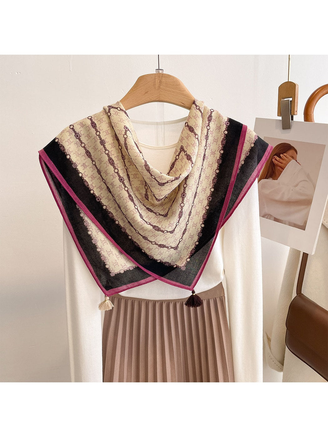 Scarvii - Retro Chain Print Border Square Scarf