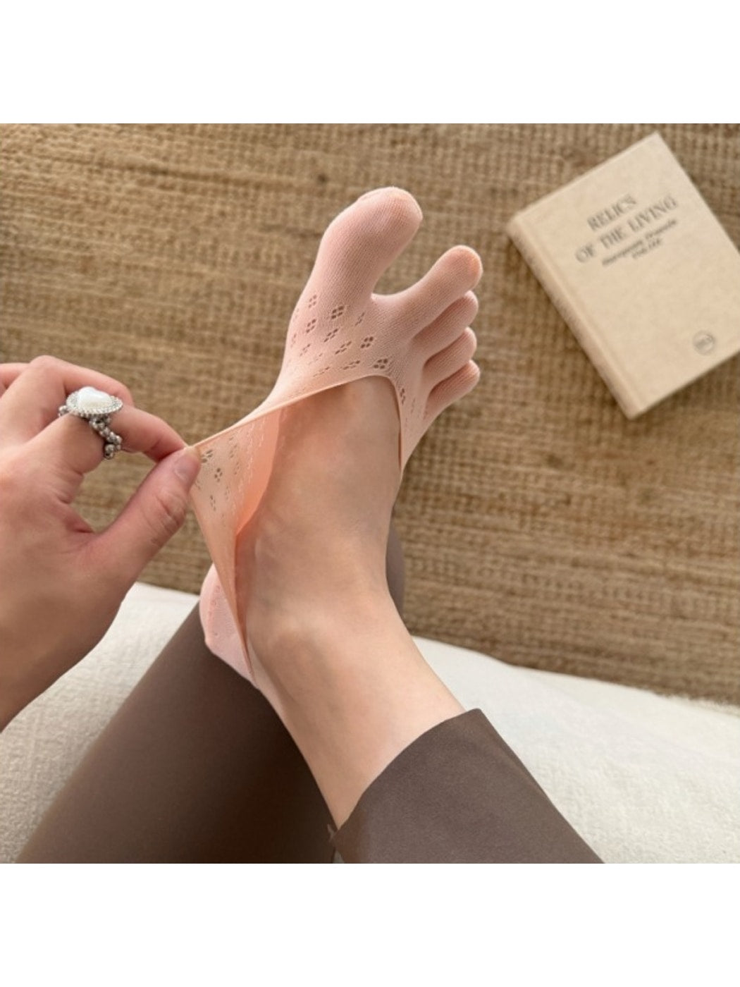 Rufia - Minimal Split-Toe Solid Color Socks