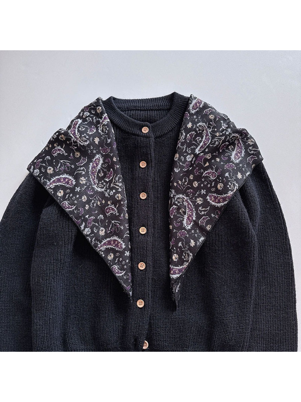Scarvii - Retro Paisley Pattern Square Scarf