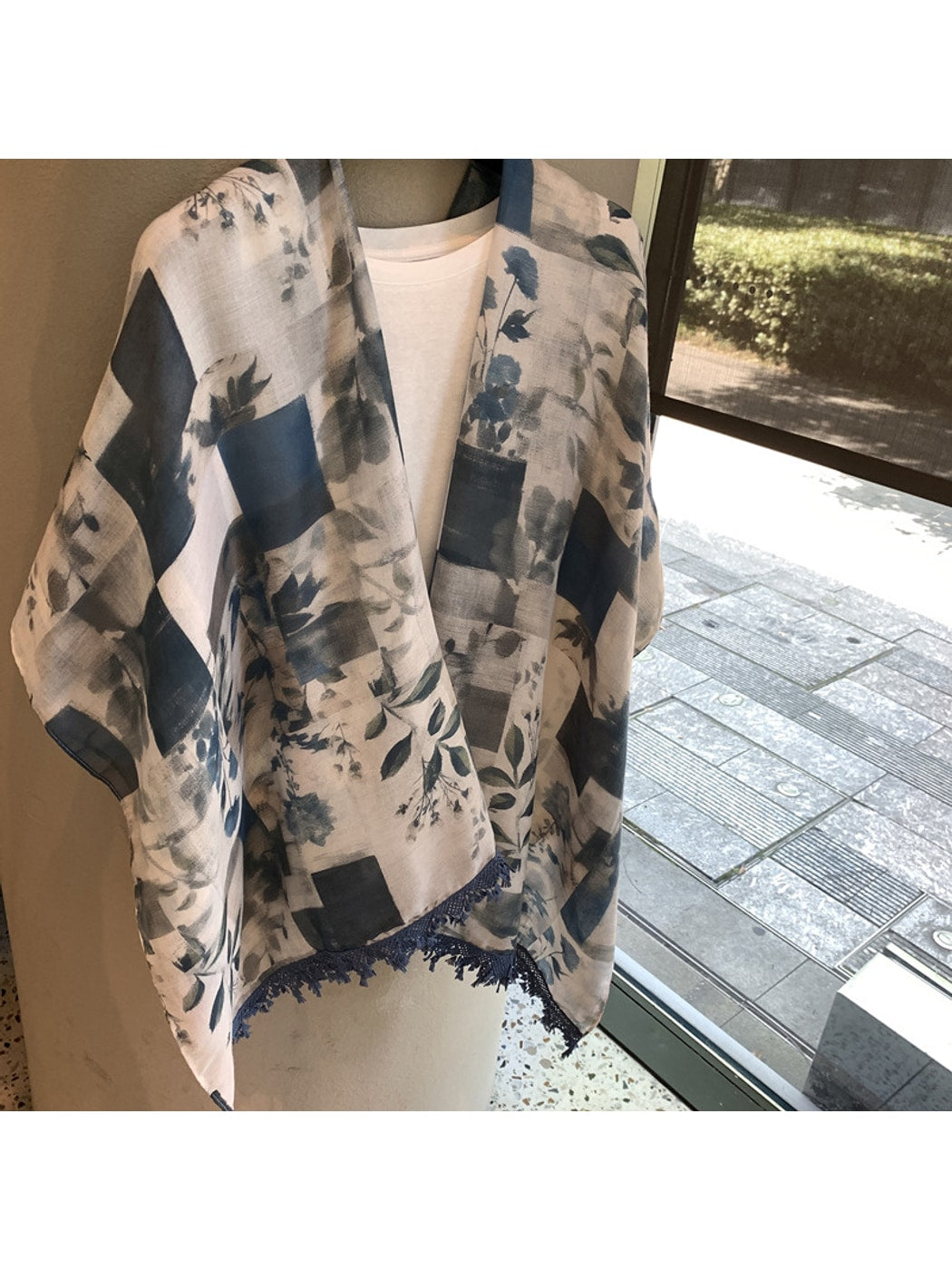 Scarvii - Leaf Print Grid Pattern Shawl
