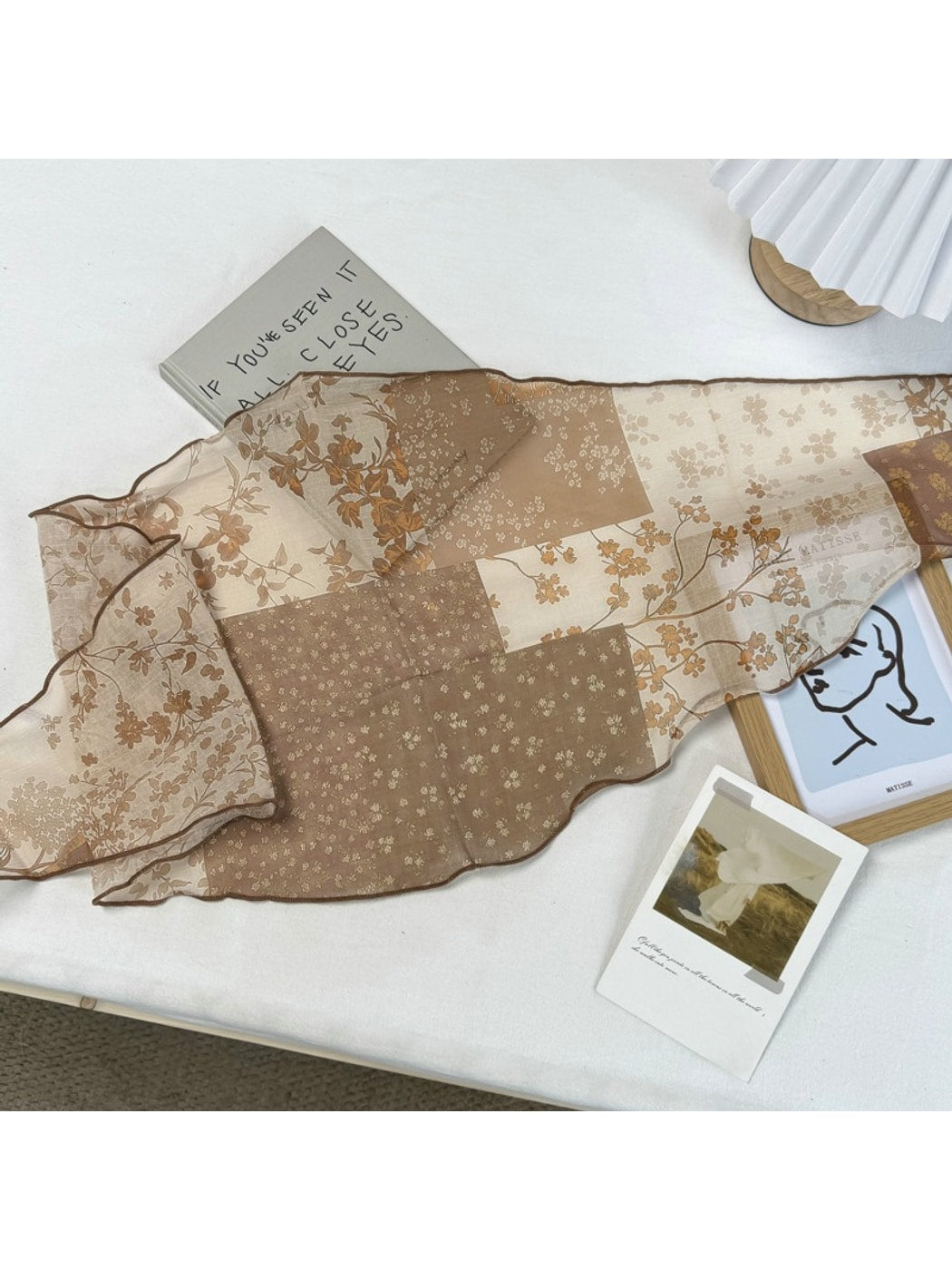 Scarvii - Vintage Floral Pattern Diamond-shaped Scarf
