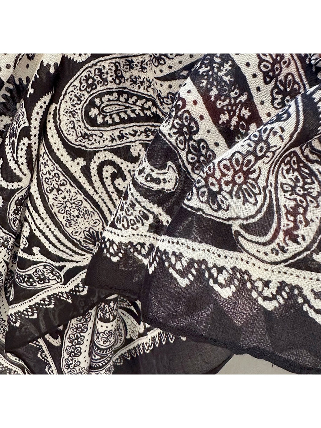 Scarvii - Classic Paisley Print Lightweight Wrap Scarf