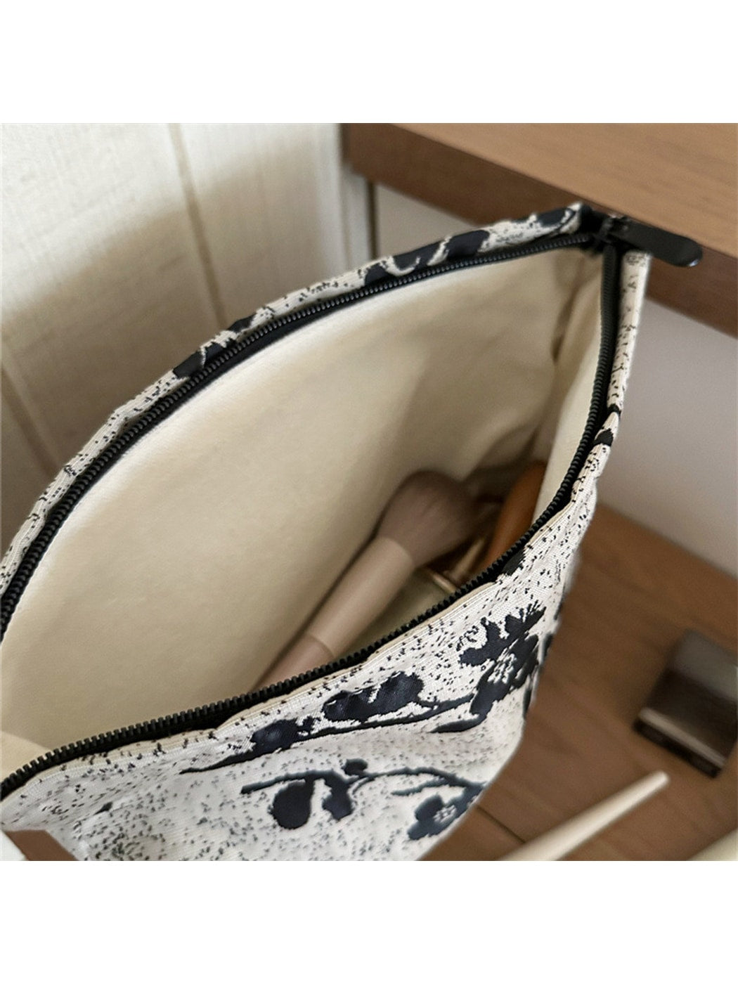 Cosbai - Plum Blossom Pattern Cosmetic Bag