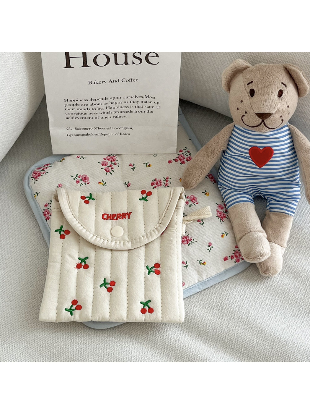 Cosbai animal stitch pouch open, displaying interior space