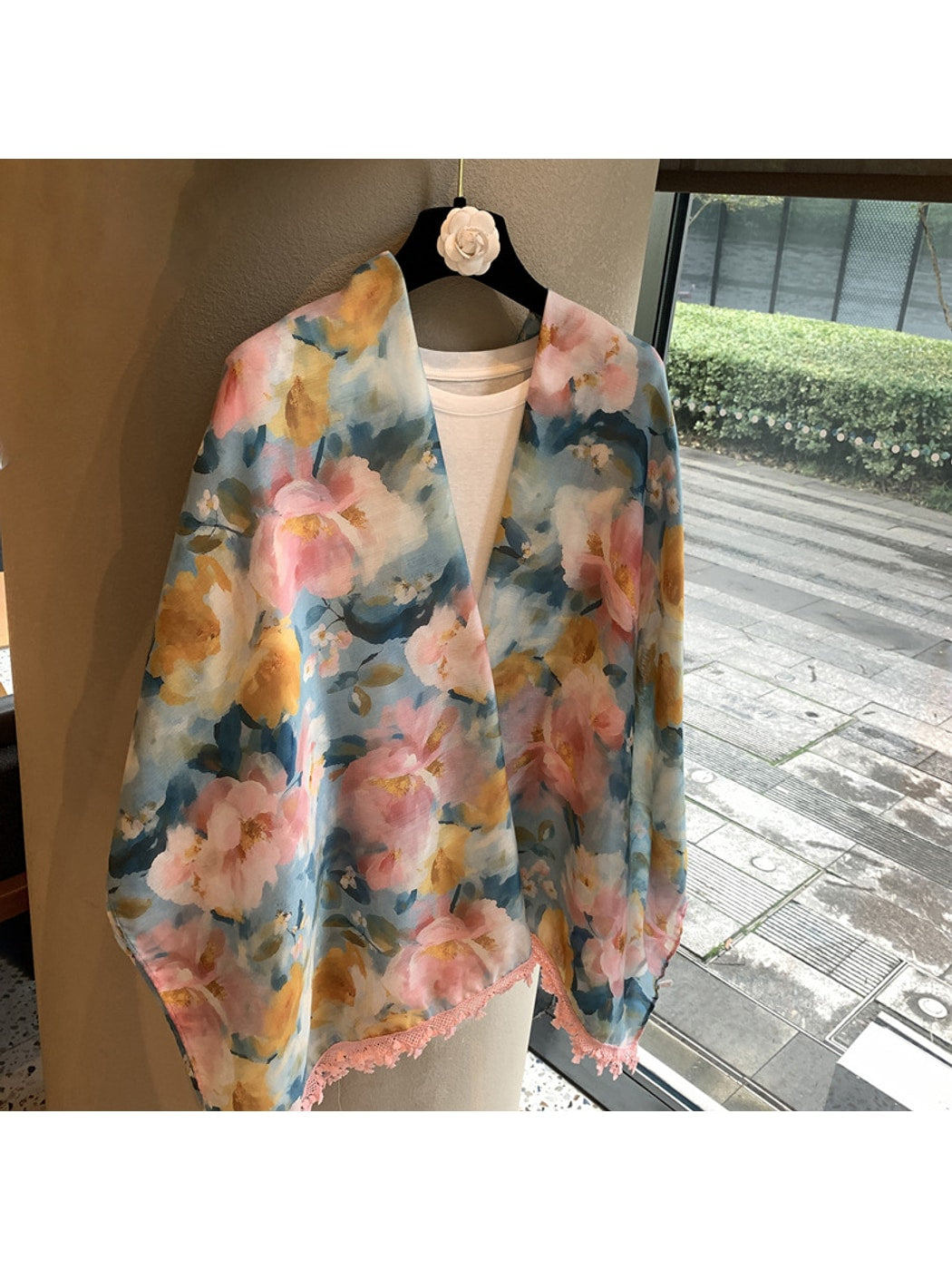 Scarvii - Elegant Floral Printed Rectangular Scarf