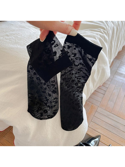 Rufia - Textured Heart Pattern Crew Socks