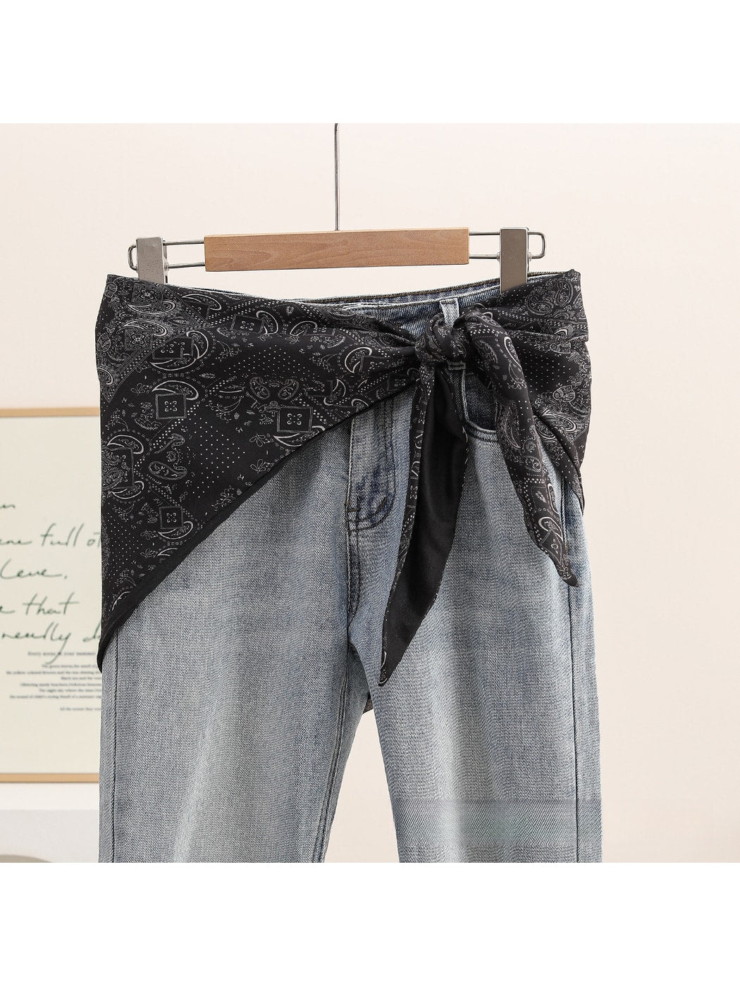 Scarvii - Retro Paisley Pattern Triangle Waist Scarf