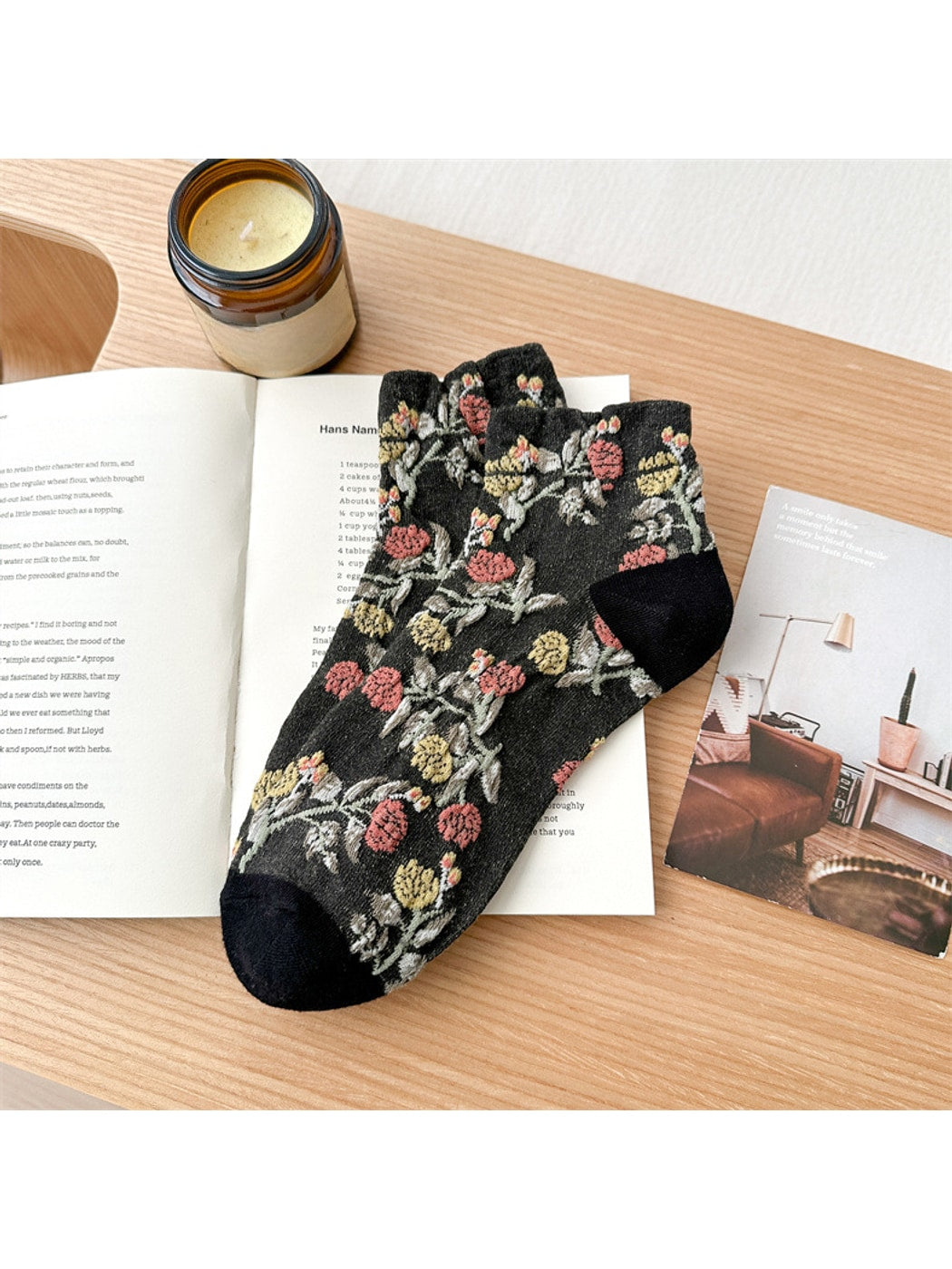 Rufia - Elegant Floral Pattern Ankle Socks