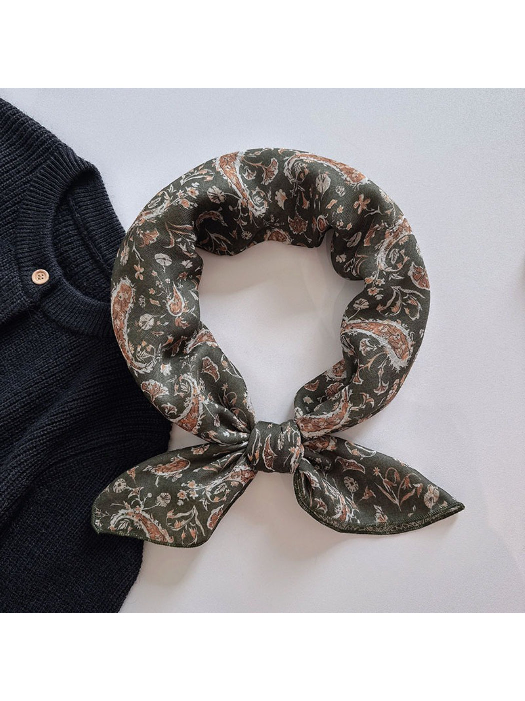 Scarvii - Retro Paisley Pattern Square Scarf