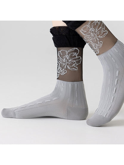 Rufia - Vintage Style Floral Line Art Crew Socks
