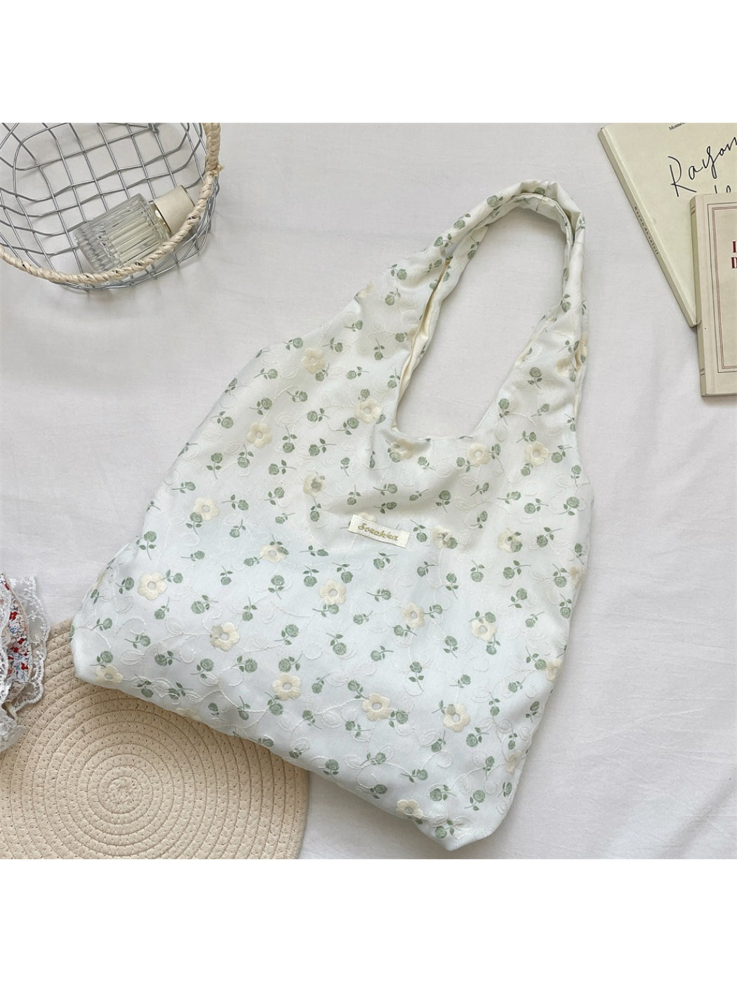 Close-up of handles and metal hardware on Cosbai French style tote bag