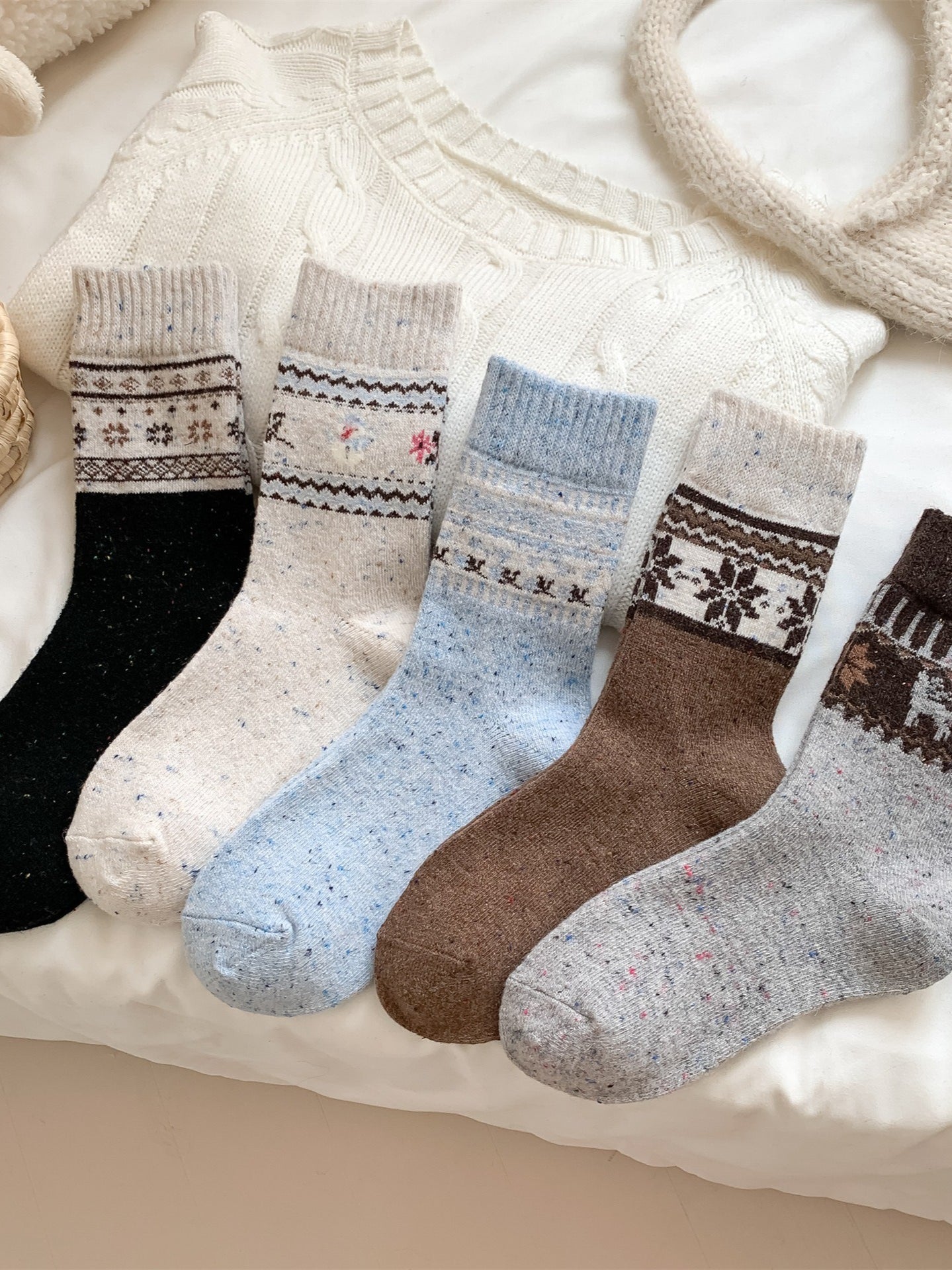 Rufia – Retro Mid-Calf Socks with Snowflake Pattern