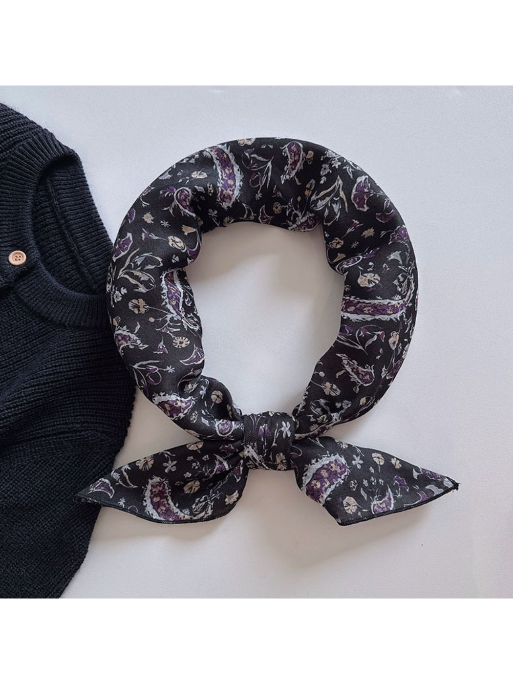 Scarvii - Retro Paisley Pattern Square Scarf