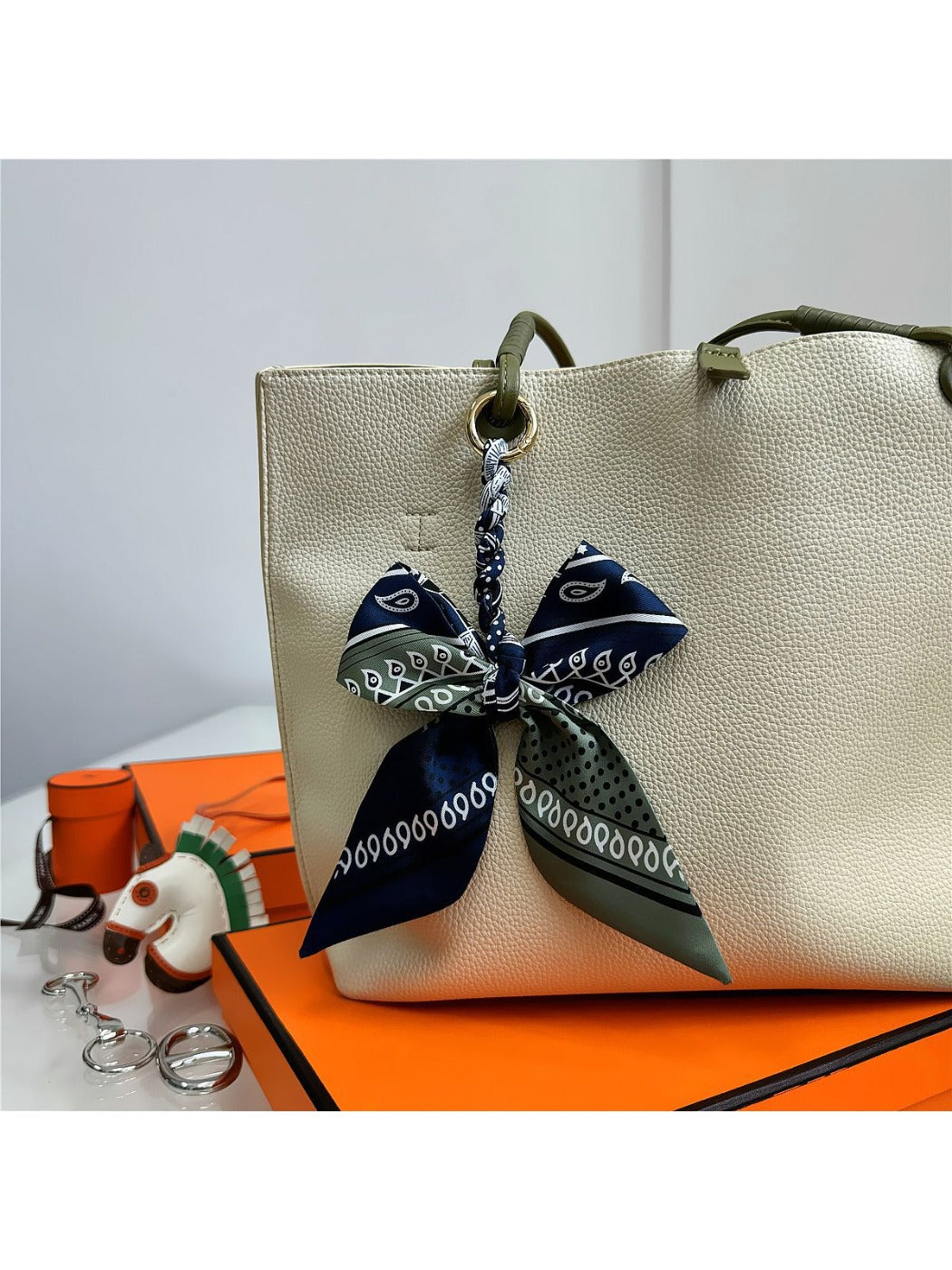 Koco Elegant Bow Bag Charm product shape
