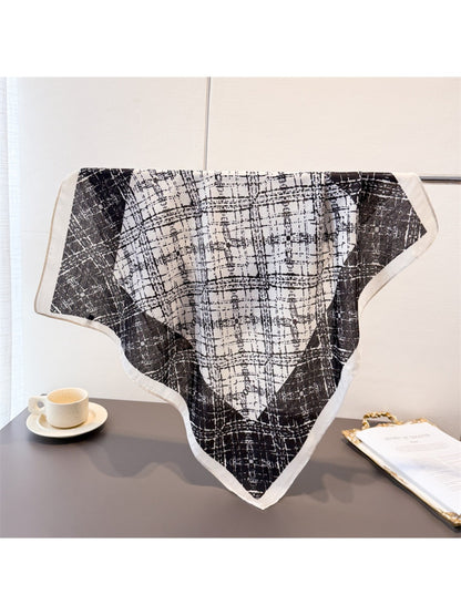 Scarvii - Square Scarf with Plaid Pattern