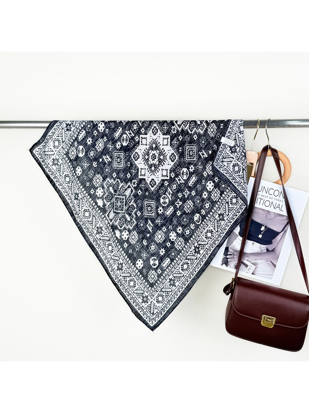 Scarvii - Retro Style Geometric Patterns Square Scarf