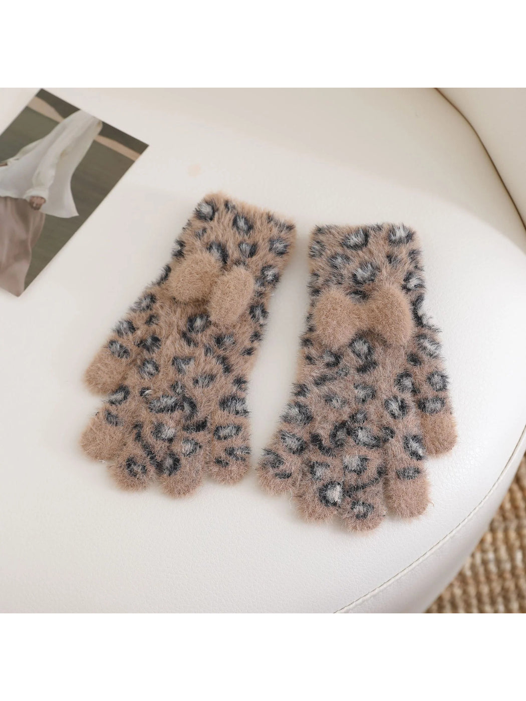 Gloving - Fuzzy Leopard Print Gloves