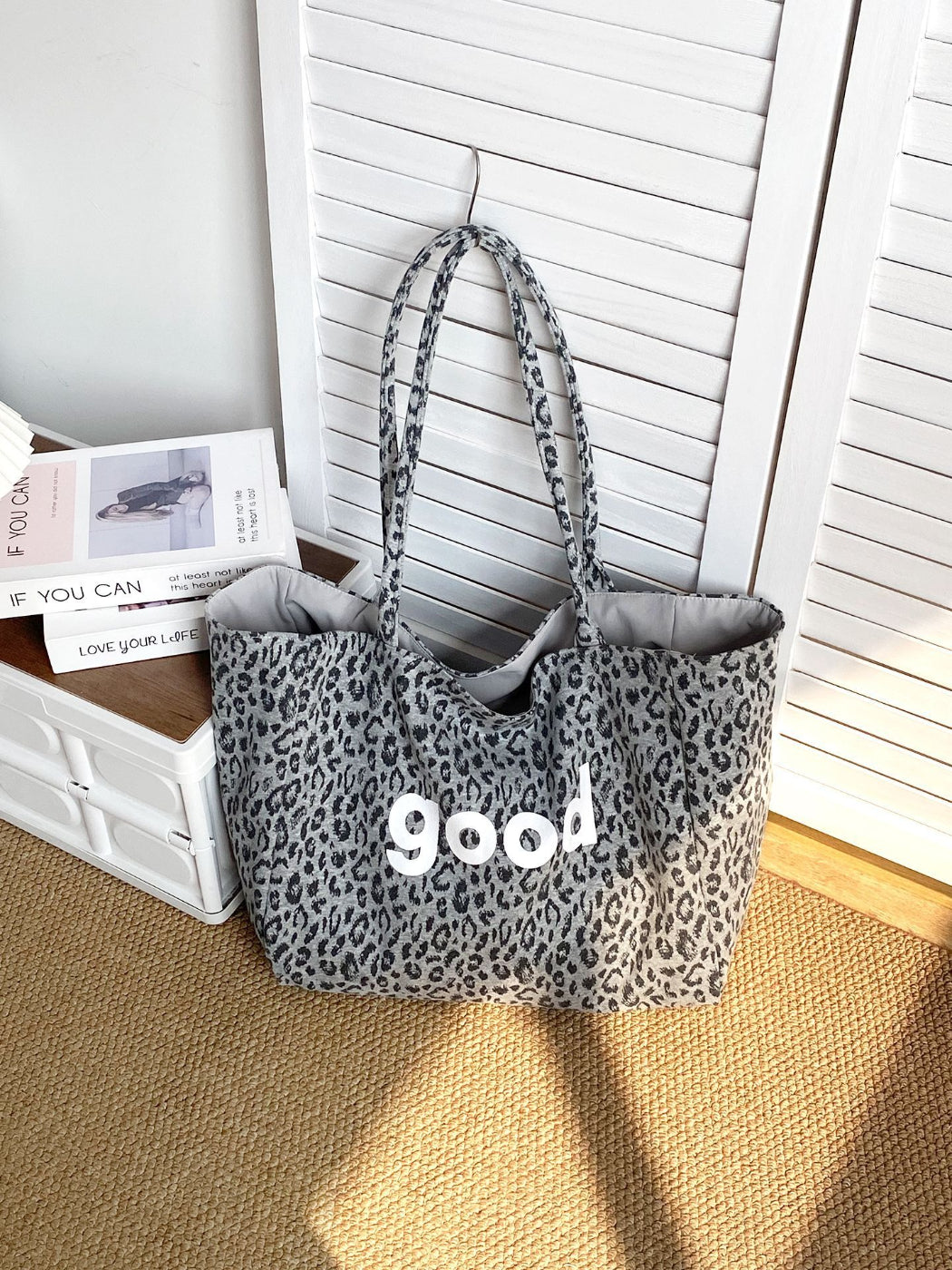 Close-up of leopard graphic print on Cosbai tote bag fabric