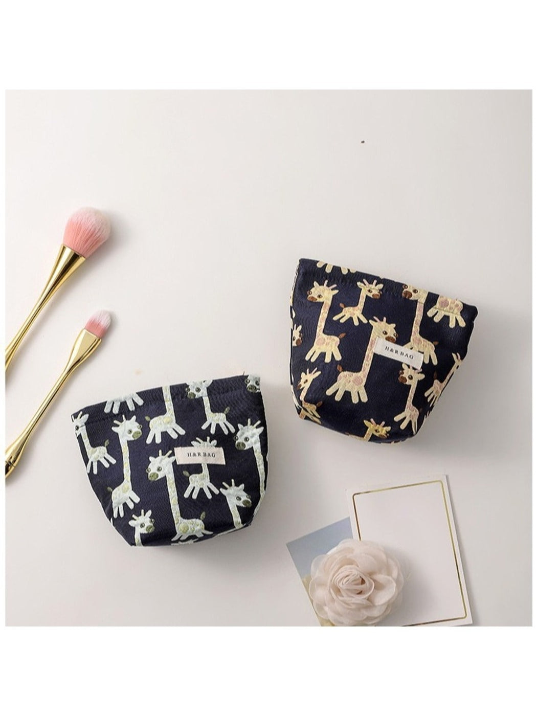 Cosbai - Giraffe Print Portable Storage Bag