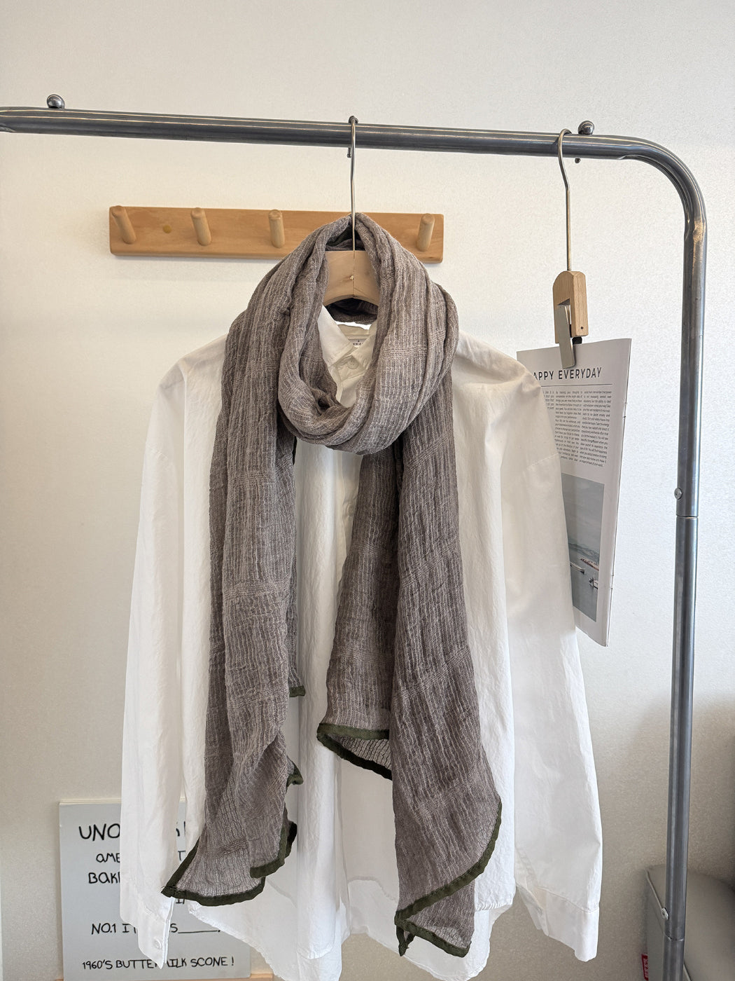 Scarvii - Crinkle Contrast Edge Long Scarf