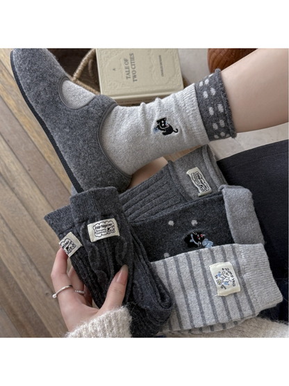Rufia - Cute Cat Embroidered Crew Socks