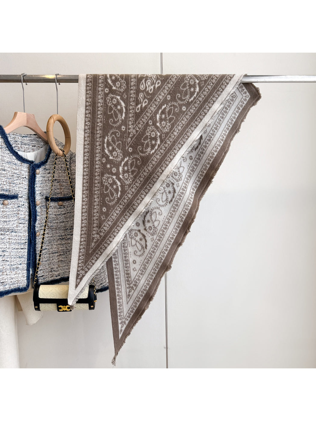 Scarvii - Vintage Paisley Triangle Shawl