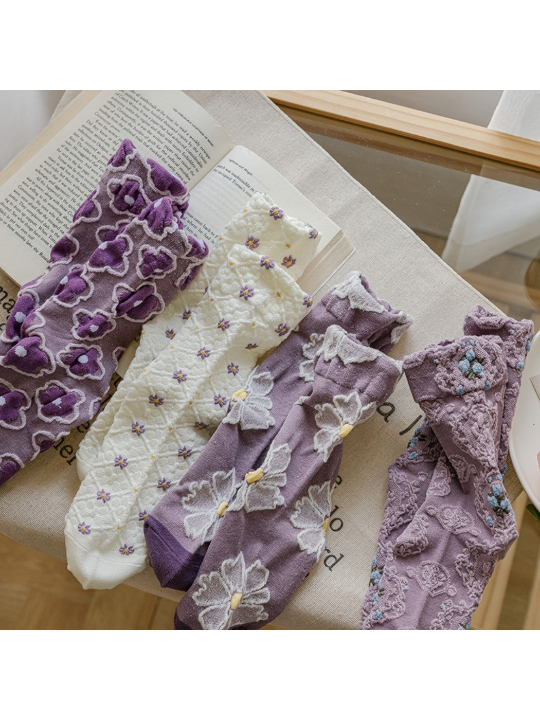 Rufia - Lavender Floral Relief Texture Crew Socks