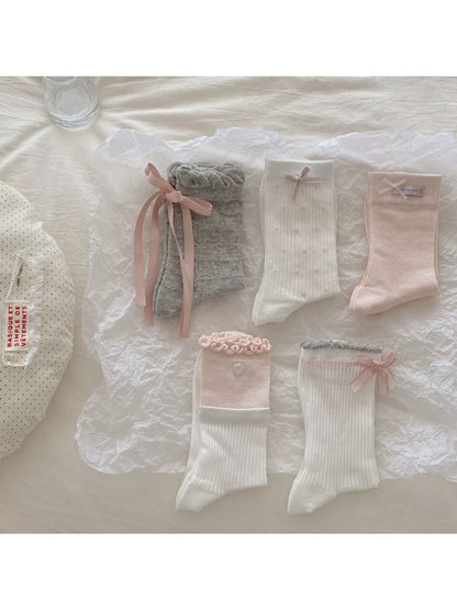 Rufia Ribbon Lace Mesh Crew Socks texture detail