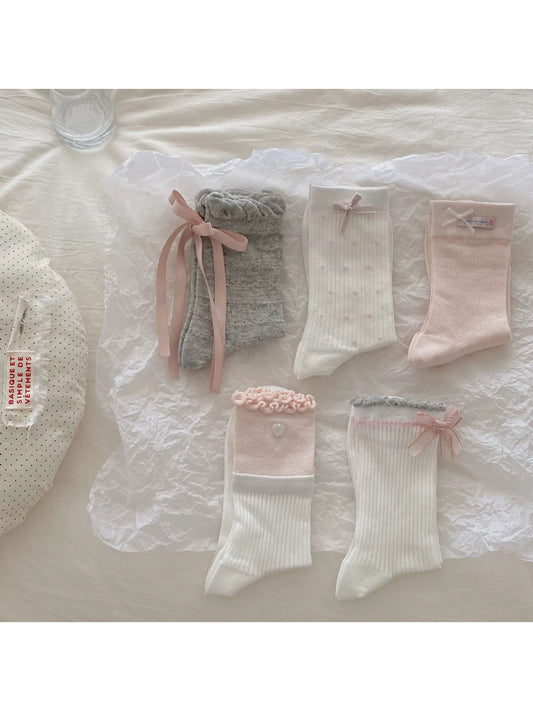 Rufia Ribbon Lace Mesh Crew Socks texture detail