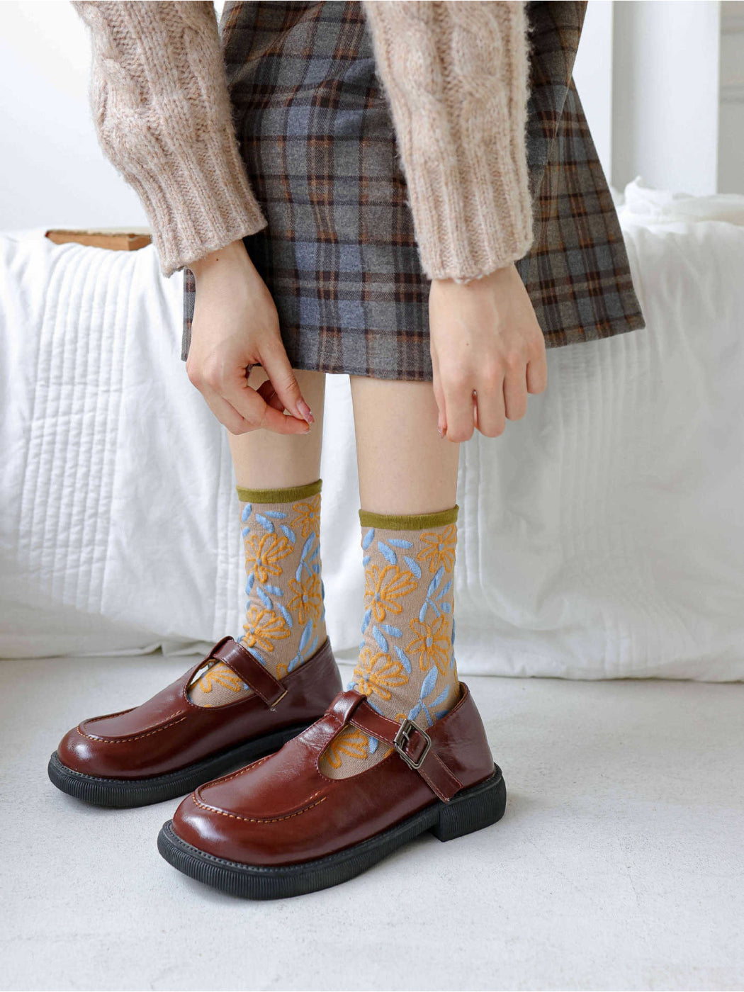 Rufia - Embroidered Floral Motif Crew Socks