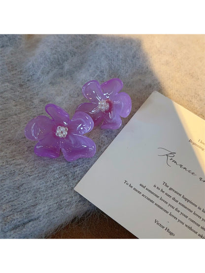 Close-up of the clasp mechanism on the Earwish Rounded Petal Bloom Earrings