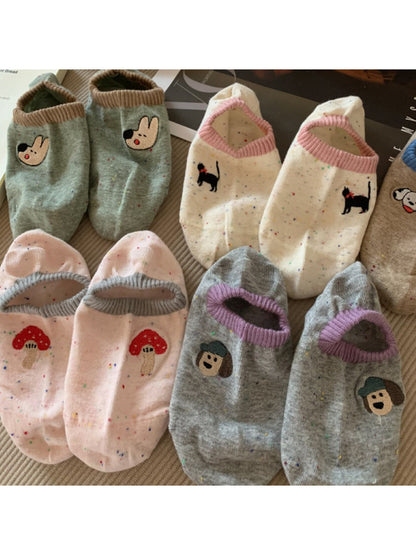 Close-up of Rufia no show socks featuring embroidered dot pattern