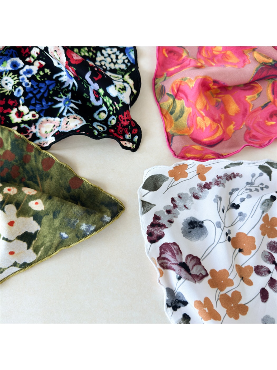 Scarvii - Retro Floral Triangle Head Wrap Bandana