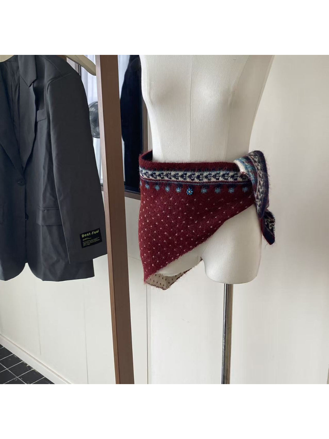 Scarvii - Floral Border Triangle Knit Scarf