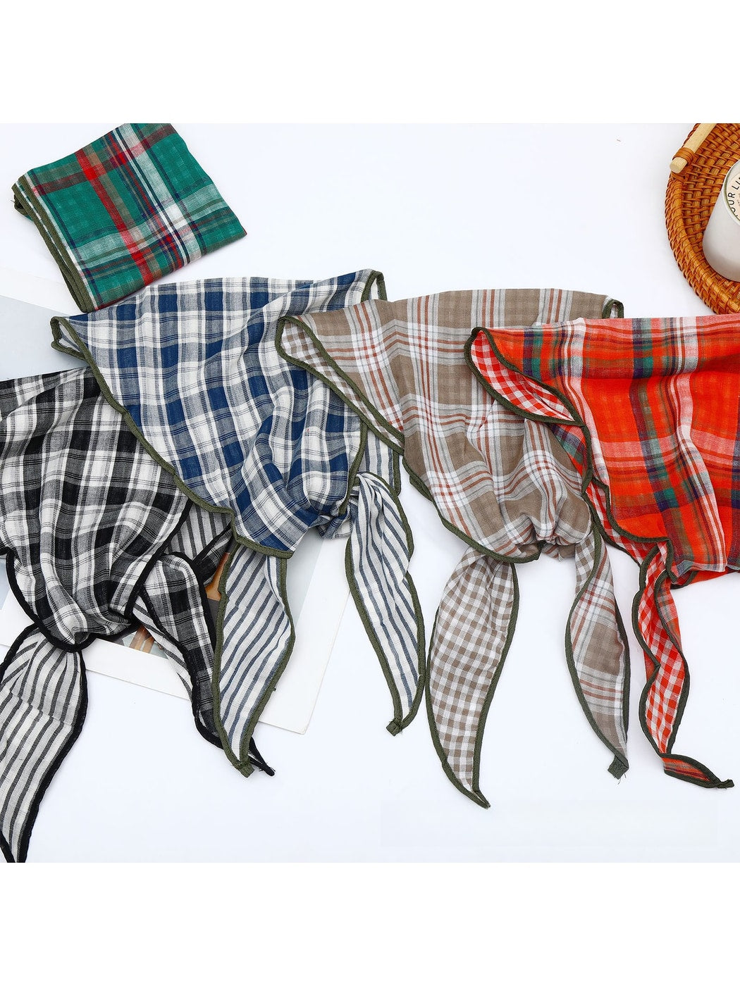 Scarvii - Vintage Plaid Geometric Triangle Bandana