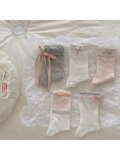 Model wearing Rufia Romantic Bow Texture crew socks with casual shoes