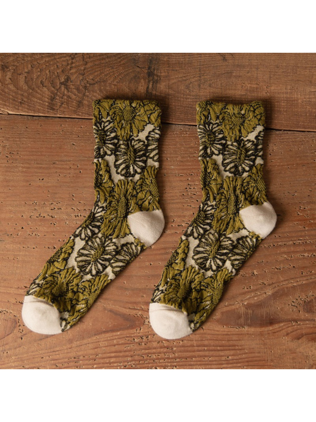 Rufia Textured Bloom Pattern Crew Socks product image 9
