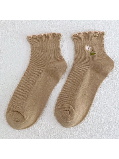 Rufia - Scalloped Floral Embroidered Ankle Socks
