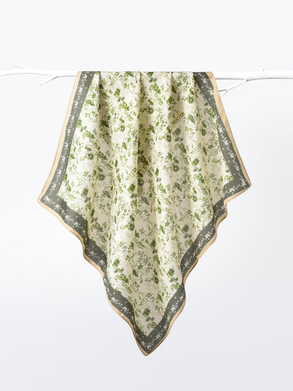 Scarvii - Sweet Floral Print Small Square Scarf