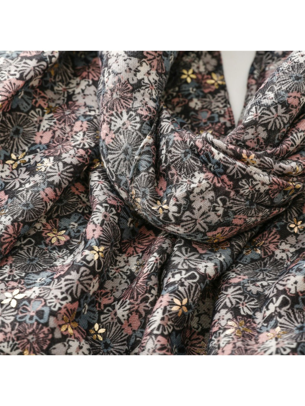Scarvii - Ditsy Floral Print Scarf