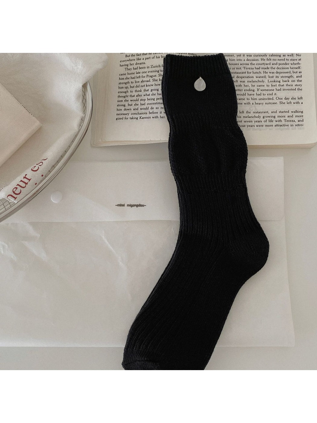 Rufia - Solid Color Button Detail Casual Crew Socks