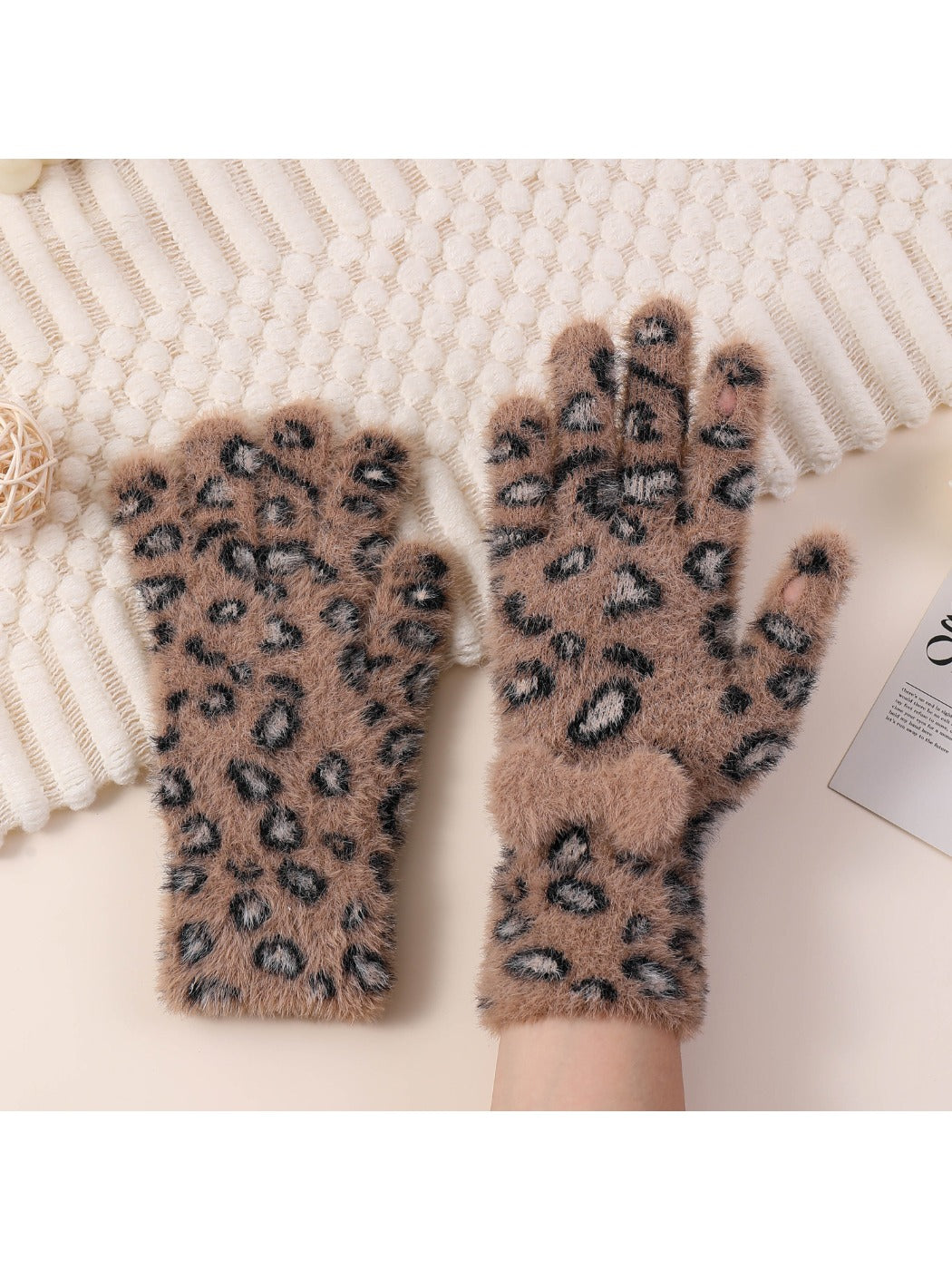 Gloving – Leopard Bow Plush Knit Gloves