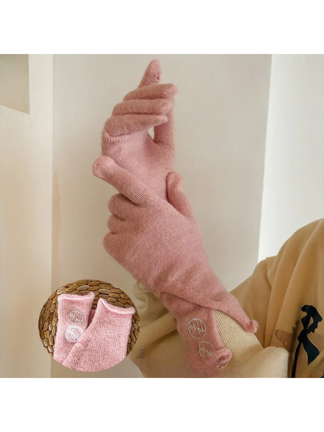 Gloving - Outlined Ball Detail Cuff Touchscreen Gloves