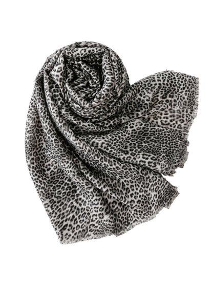 Scarvii - Classic Winter Scarf with Leopard Print