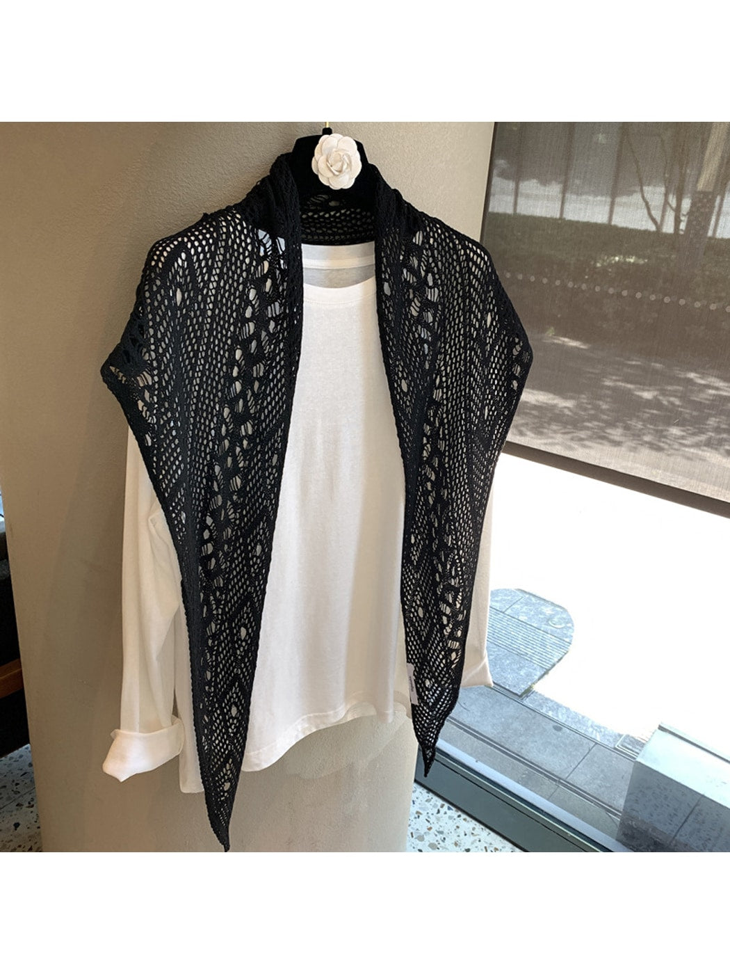 Scarvii - Hollow-Out Lattice Triangle Bandana