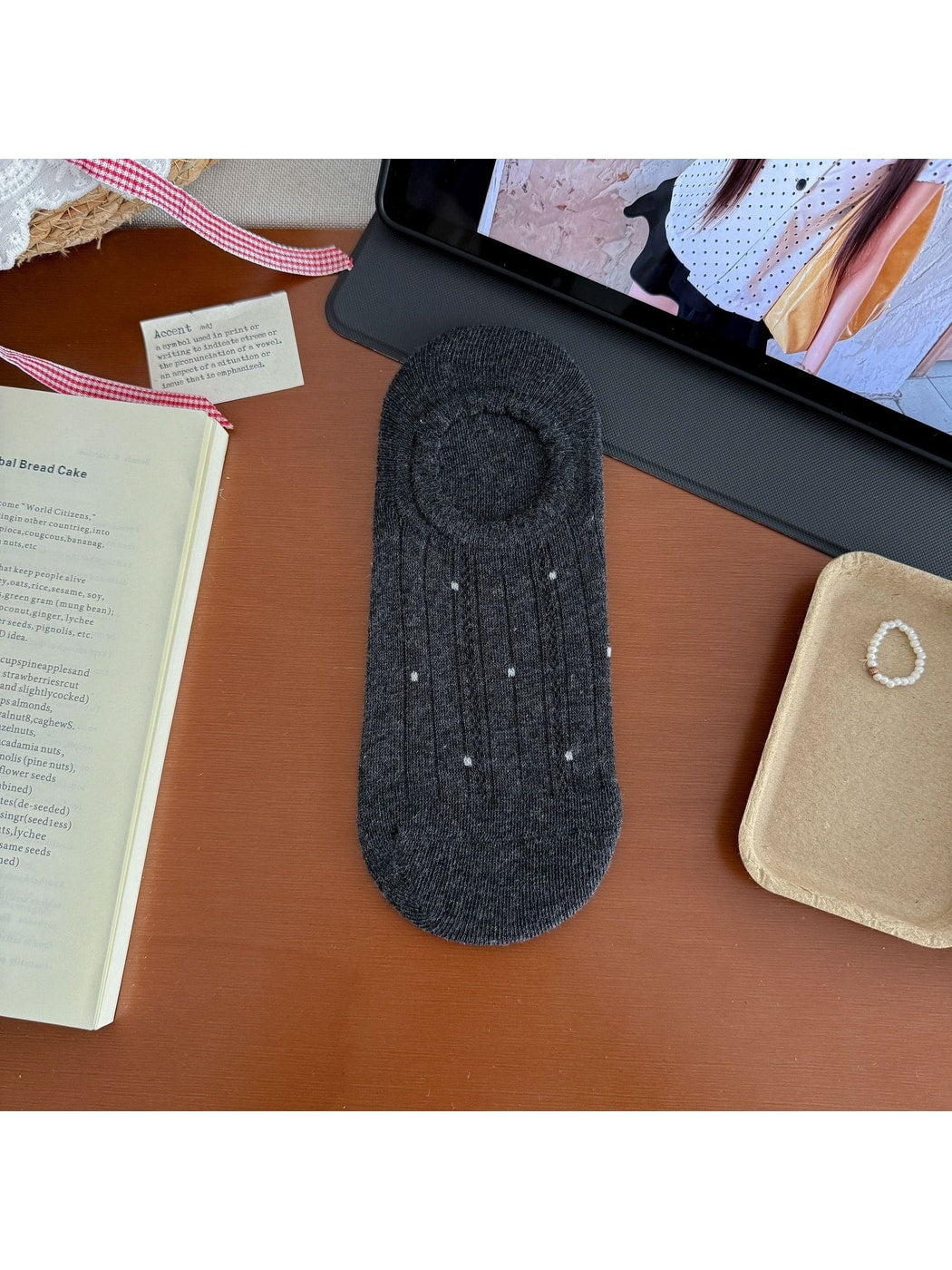 Rufia - Minimal Dot Pattern Women's Invisible Socks
