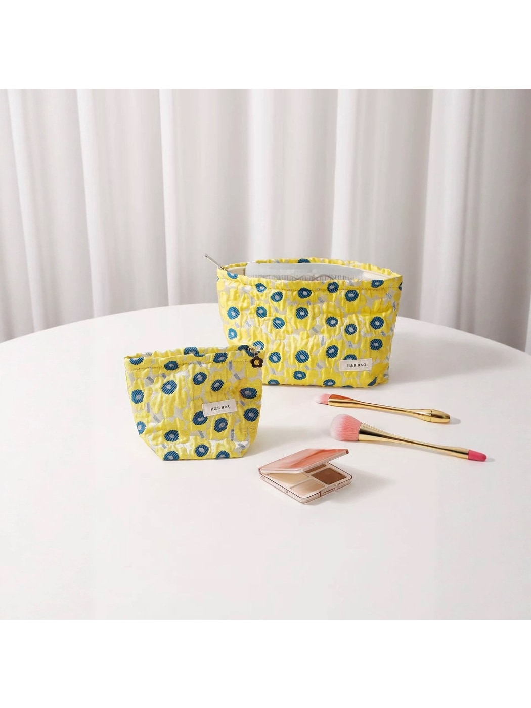 Cosbai - Sweet Floral Handheld Makeup Storage Bag