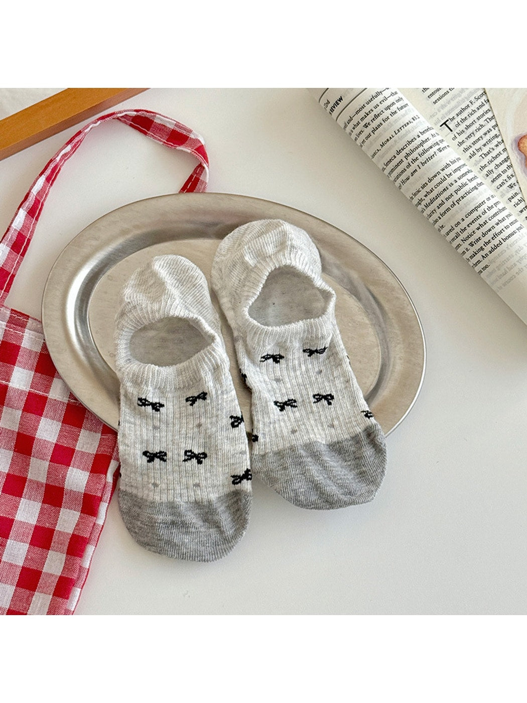 Rufia - Playful Cat Motif Color Block No-Show Socks
