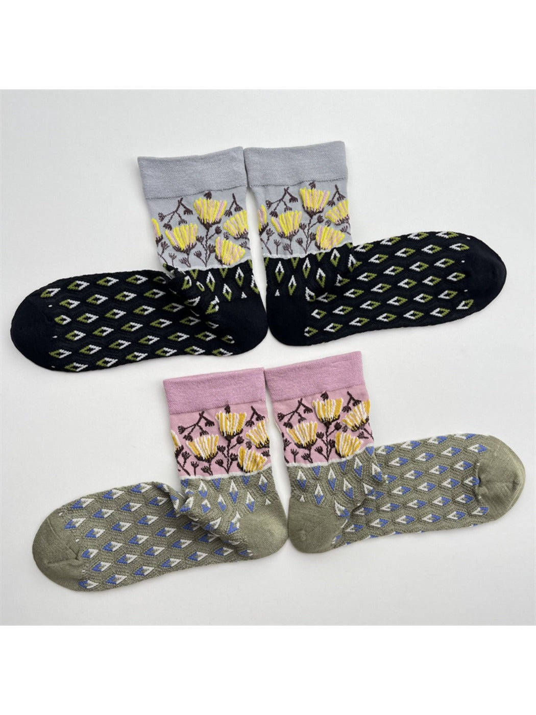 Rufia - Boho Diamond Pattern Mid-Crew Socks