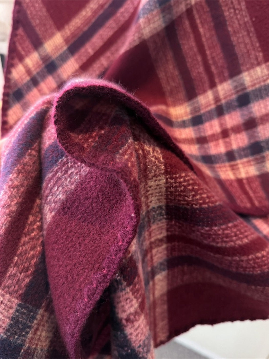 Scarvii - Classic Scarf with Plaid Pattern